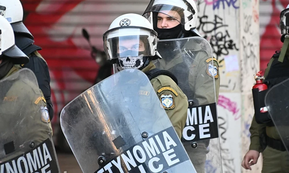 Επέτειος Α. Γρηγορόπουλου: Επίθεση ΜΑΤ σε φωτορεπόρτερ και δημοσιογράφους στα Εξάρχεια